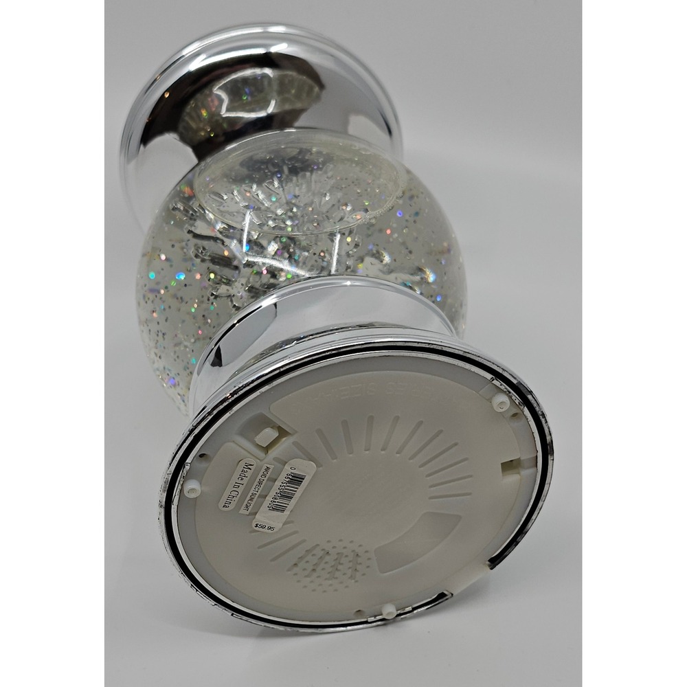 Bath & Body Works Snowflake Water Globe 3-Wick Candle Pedestal Silver Light Up - Picture 3 of 5